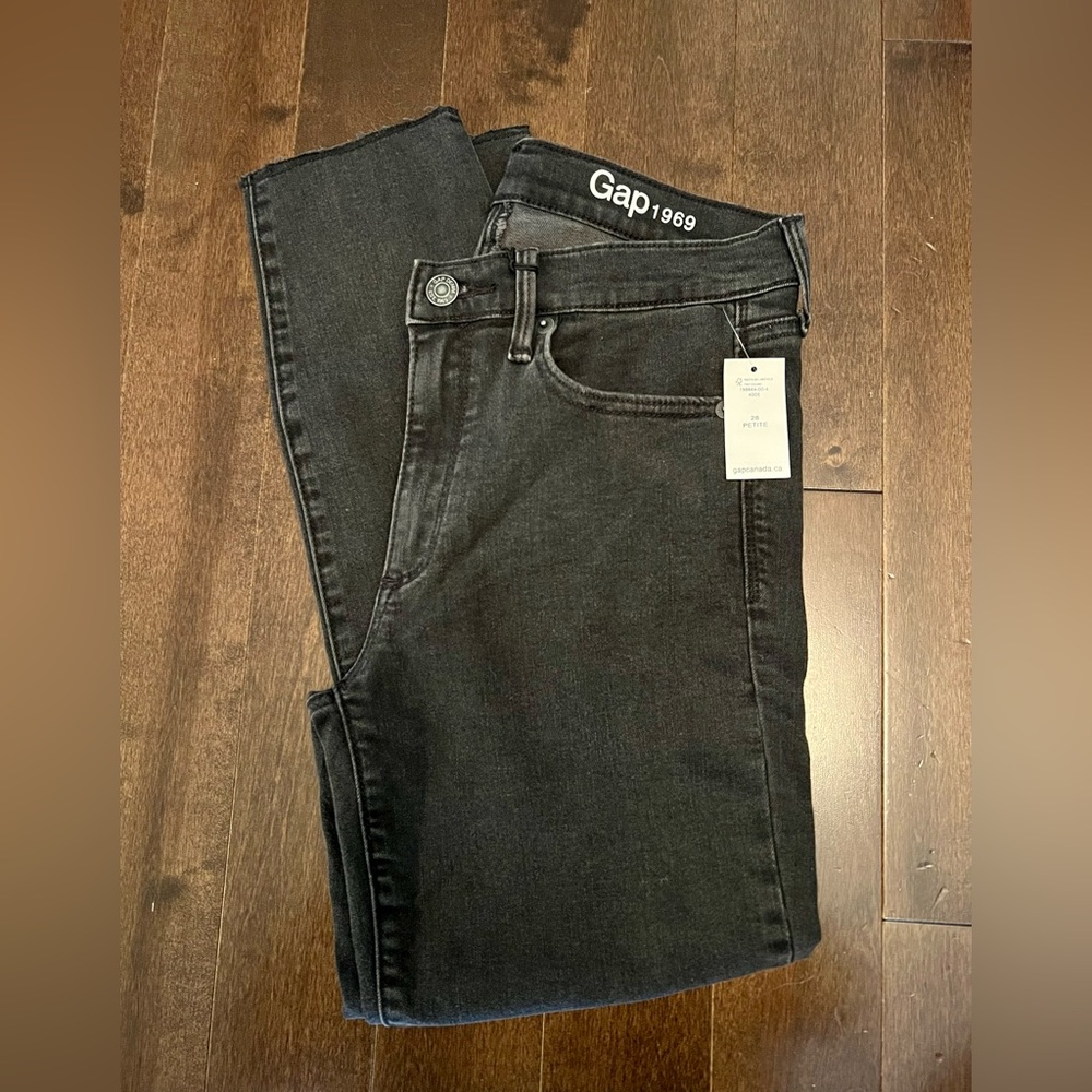 NWT - Gap mid Rise Slim Jeans in Washwell faded black